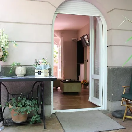 Garden Center アパート ノヴィ・サド